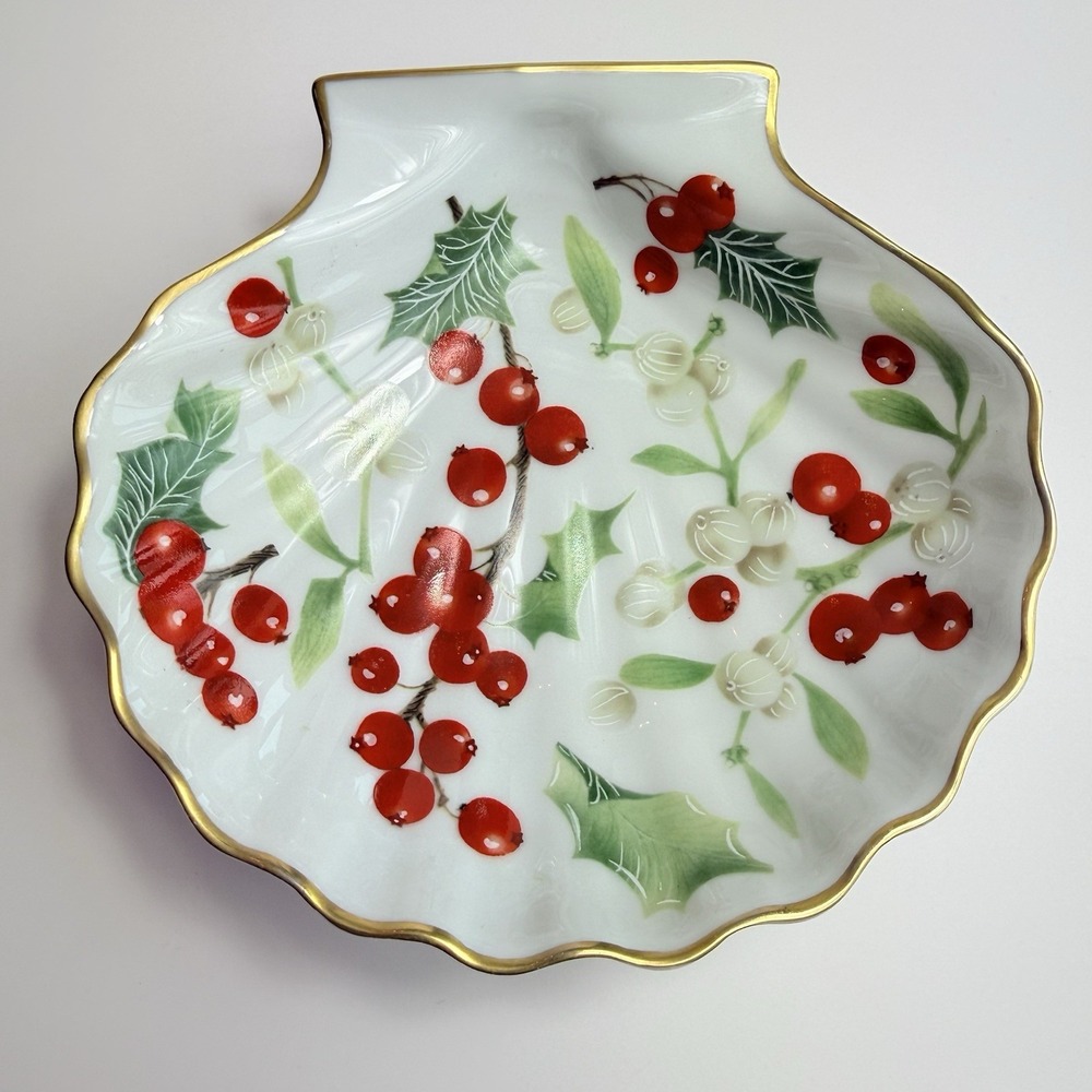 Rochard Limoges France Shell-shaped Candy Dish Nut Bowl Holly Berry Pattern 5.5"